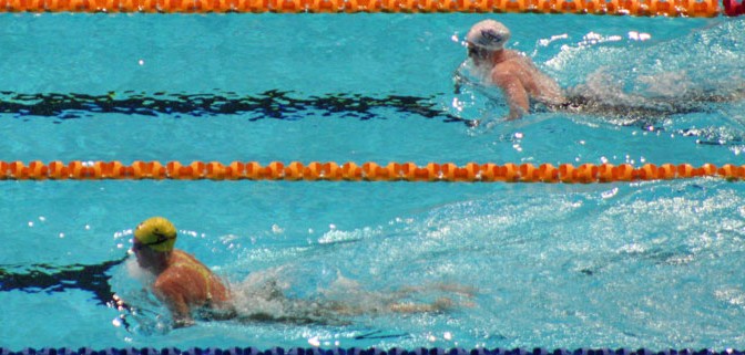 Leisel Jones (bottom) leads Kirsty Balfour in the 200m breaststroke